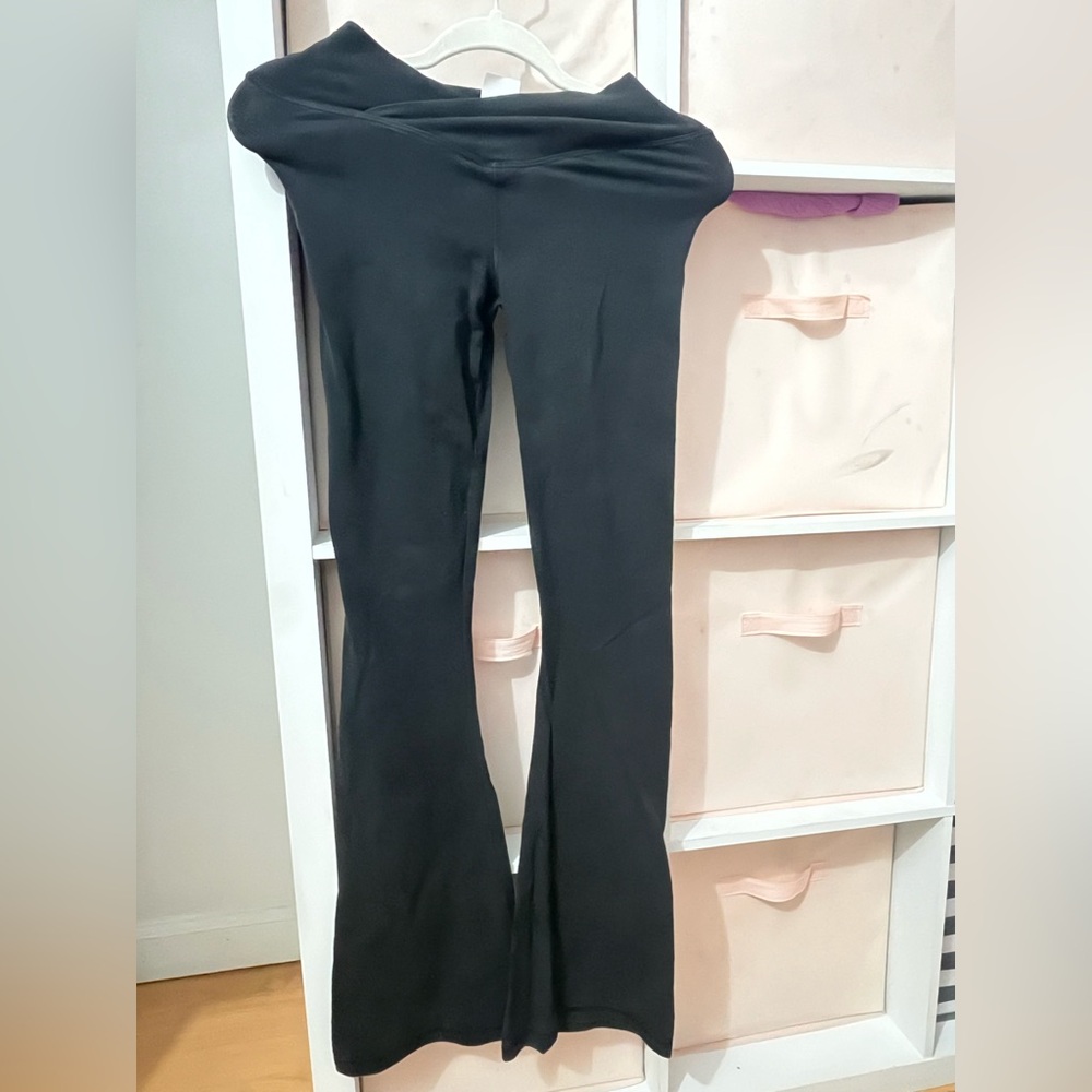 Black flare leggins in good condition used only 3 times. Pink